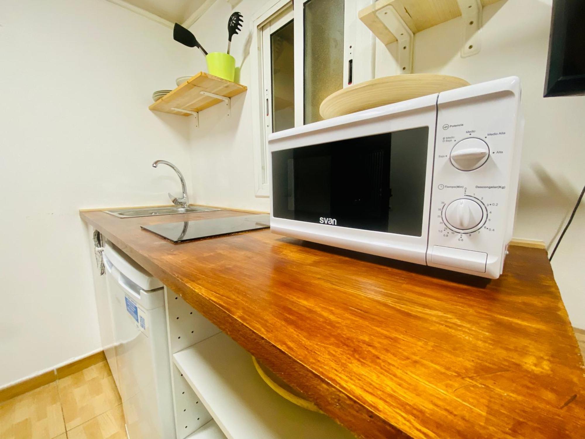 45 Center Basic 1 2 Apartment *