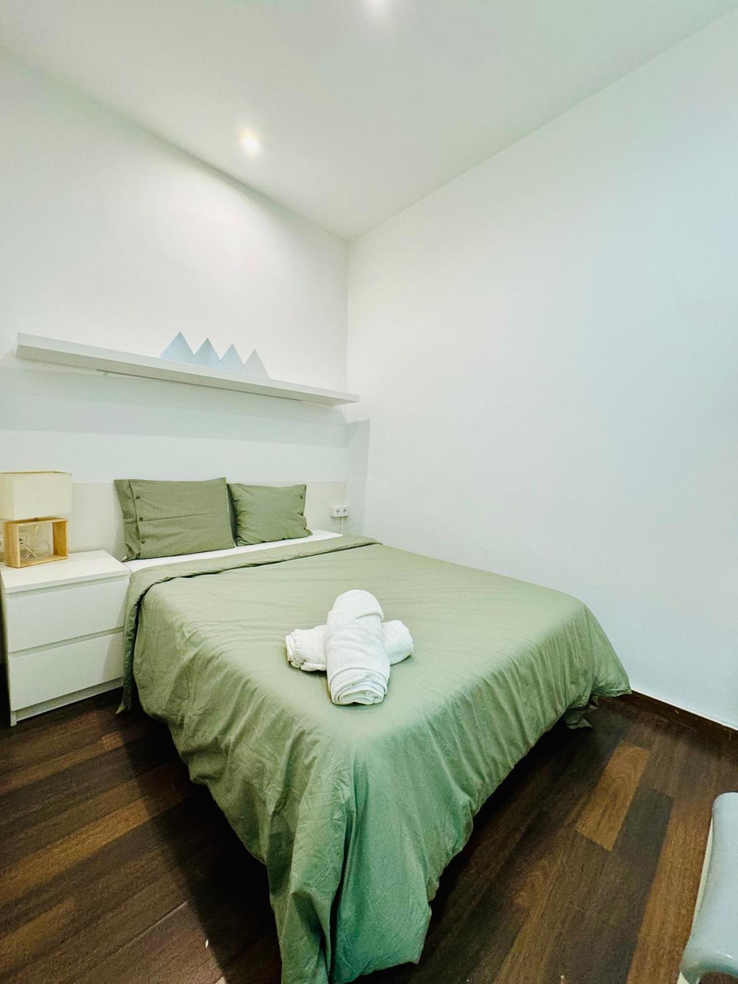 45 Center Basic 1 2 Apartment *